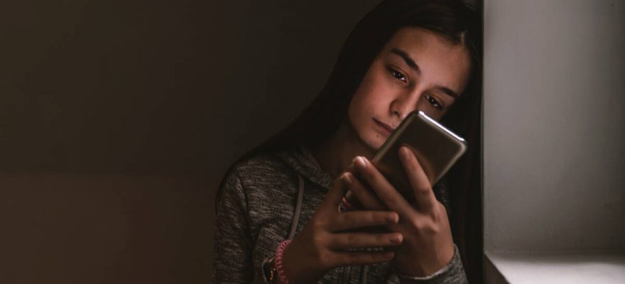 The Pros and Cons of Anonymous Social Media for Young People