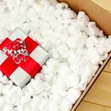 packing holiday gift