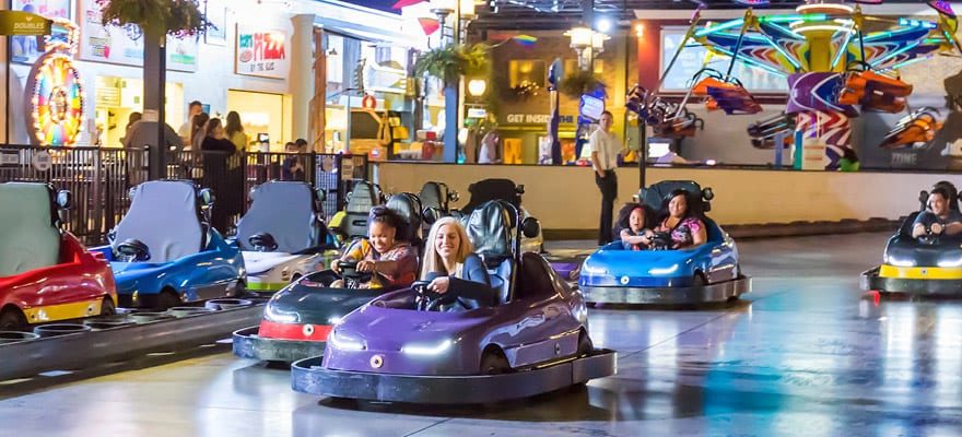 bumper cars at iplay america