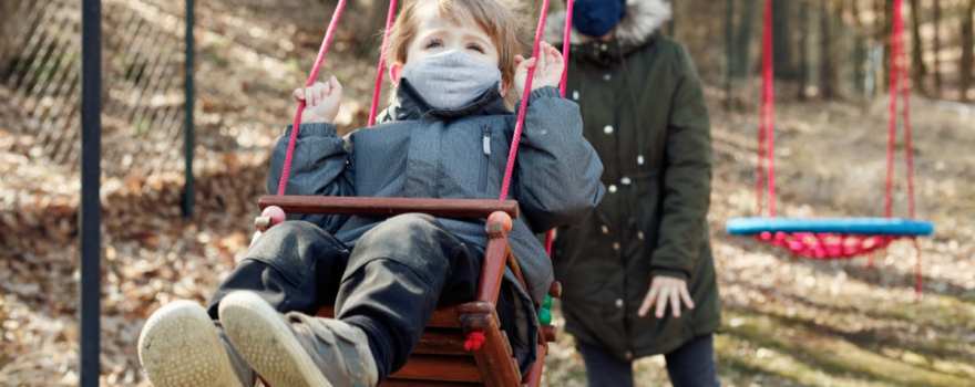 kids swinging in face mask