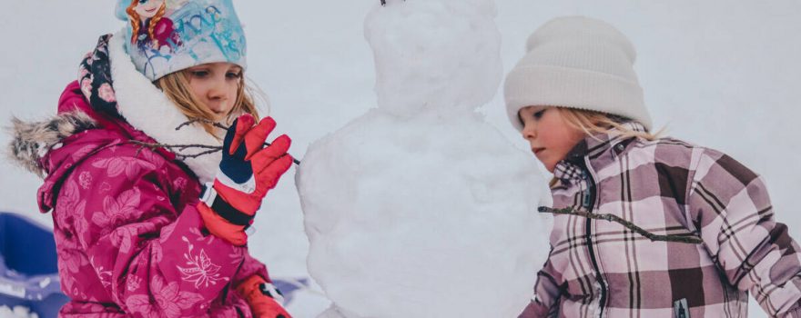 kids making snowman