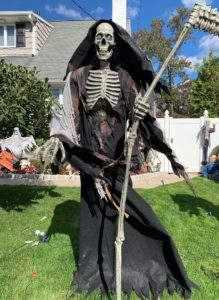 halloween decorated house on Staten Island 