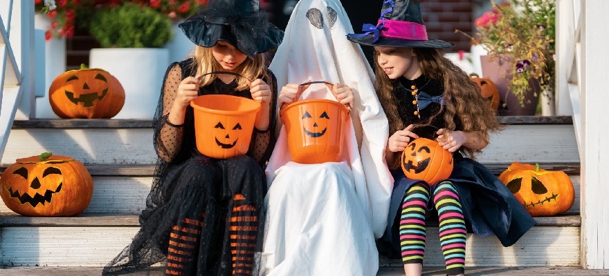 4 Trick-or-Treating Safety Tips Parents Should Know